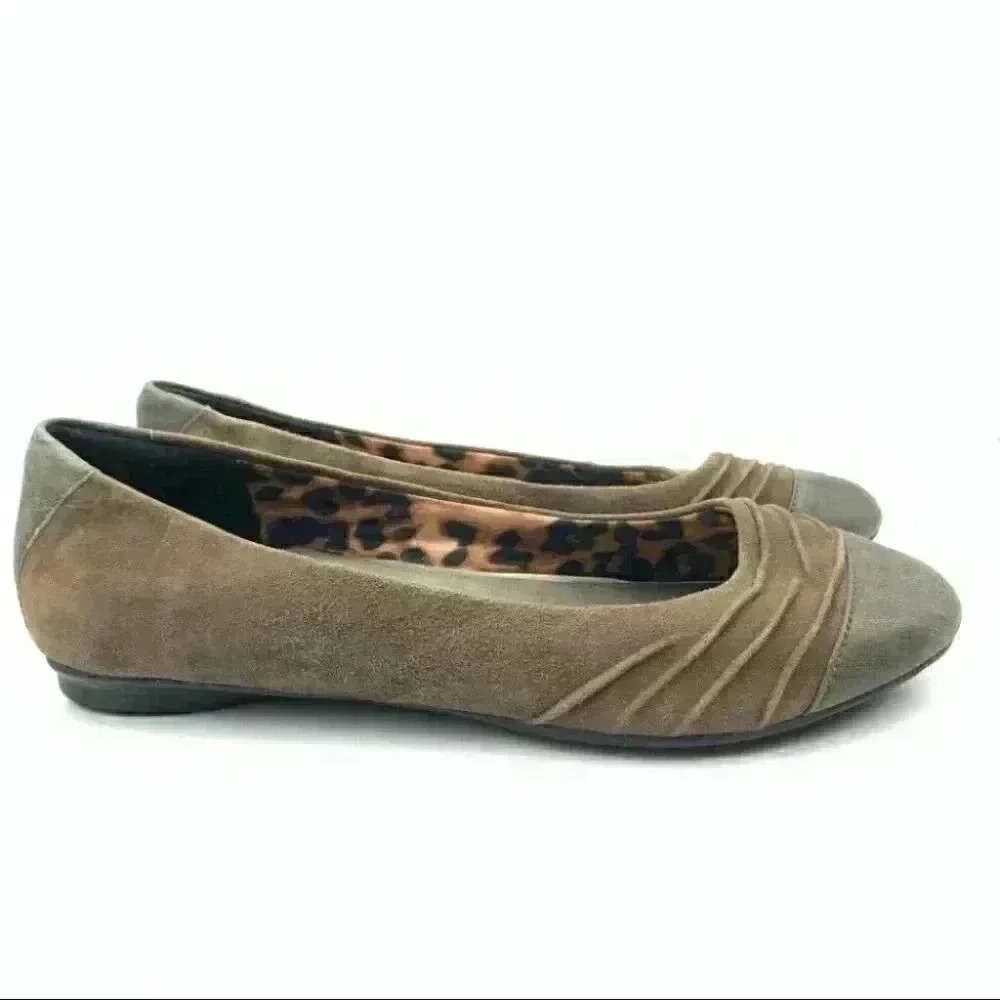 Clarks bendables flats 9 W leather suede ballet